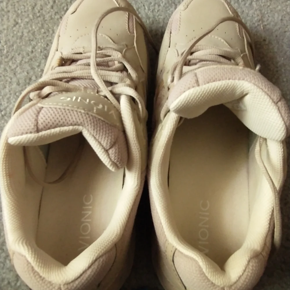 Vionic Walker Sneakers 11